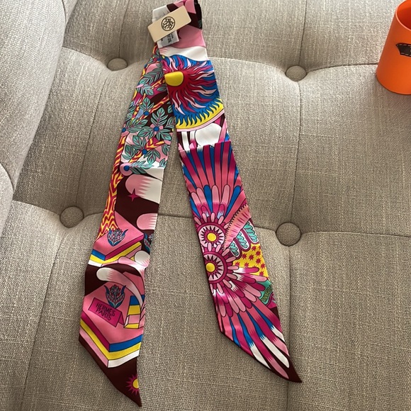 twilly - Picture 5 of 5